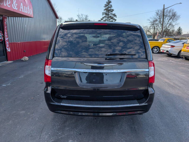 2015 Chrysler Town and Country Touring-L