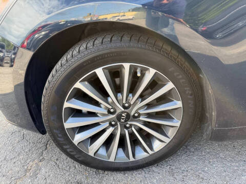 2017 Kia Cadenza Premium