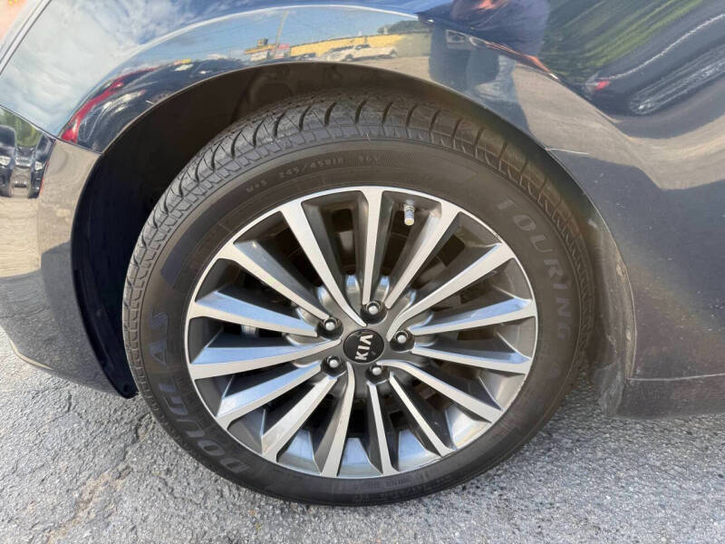 2017 Kia Cadenza Premium