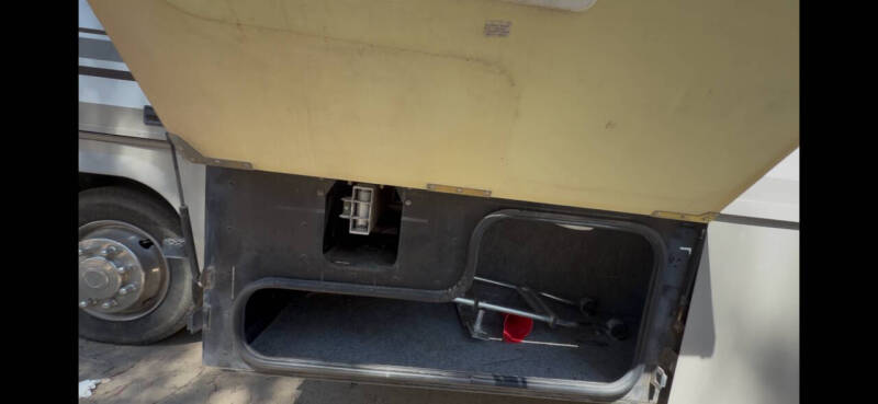 2003 Winnebago Adventurer