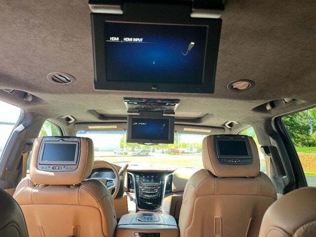 2017 Cadillac Escalade ESV 23