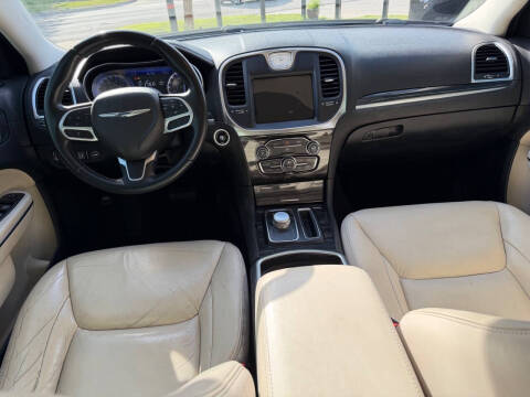 2017 Chrysler 300 Limited