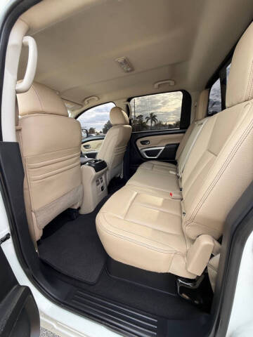 2017 Nissan Titan SV