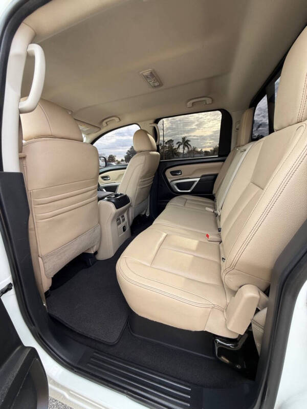 2017 Nissan Titan SV