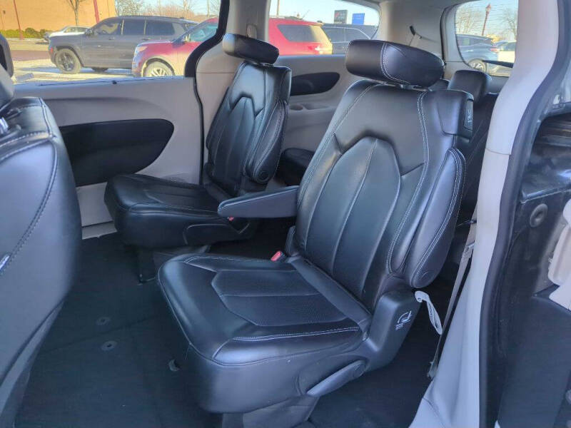 2023 Chrysler Pacifica Touring L