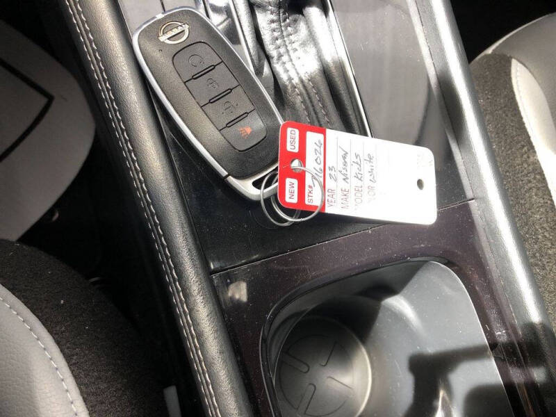 2023 Nissan Kicks SR