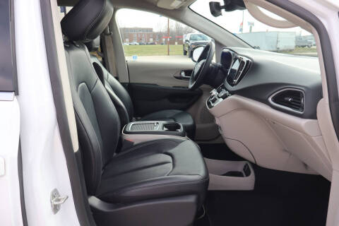 2024 Chrysler Pacifica Touring L