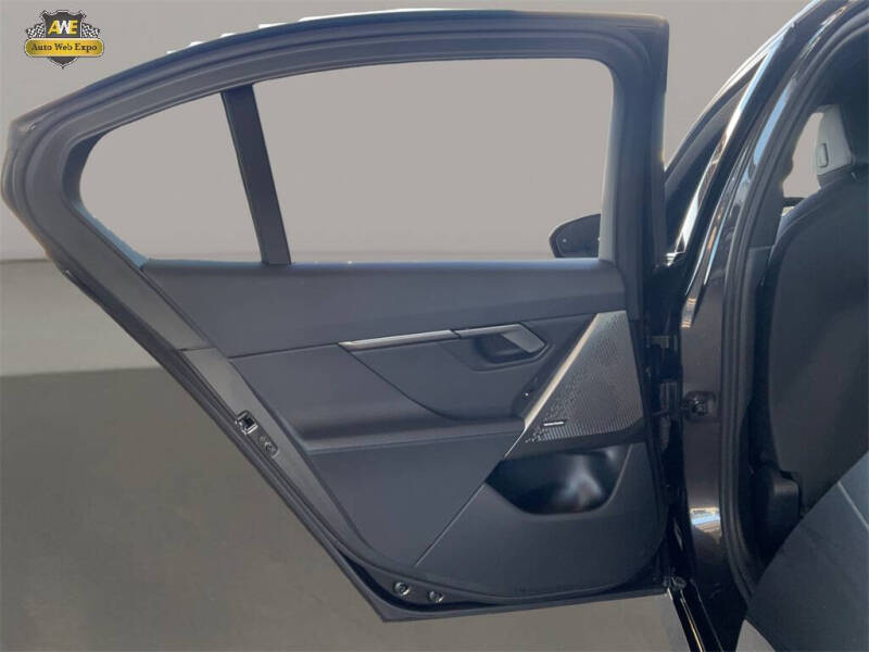 2025 BMW 5 Series 530i