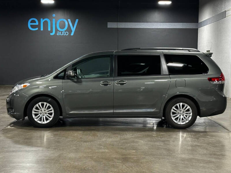 2013 Toyota Sienna XLE 8-Passenger