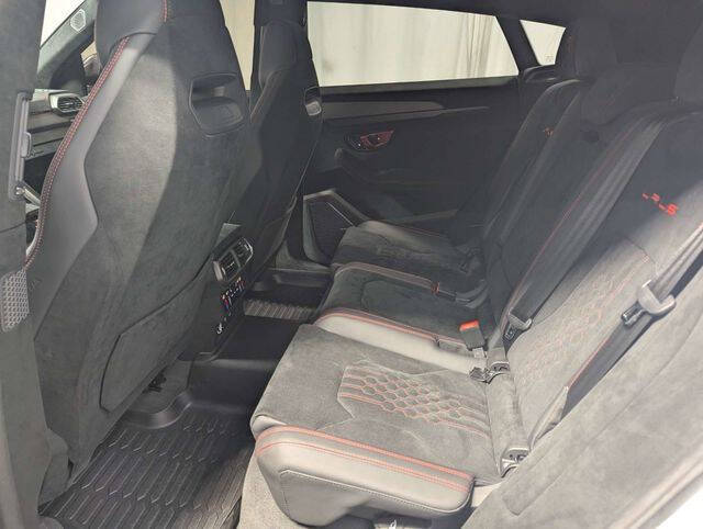 2023 Lamborghini Urus Performante