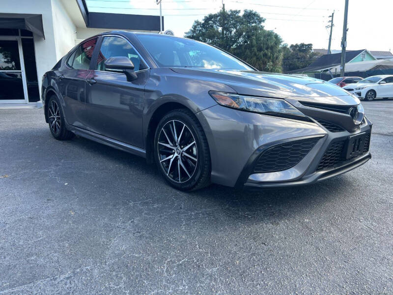 2024 Toyota Camry SE's photo