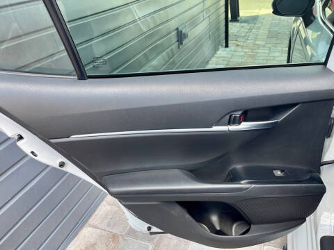 2020 Toyota Camry SE