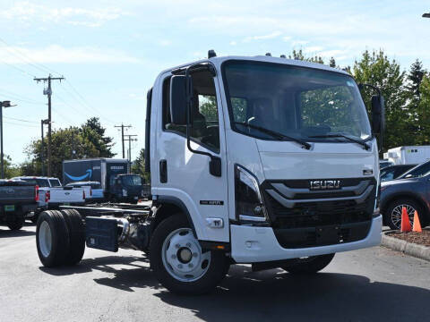 2025 Isuzu NRR