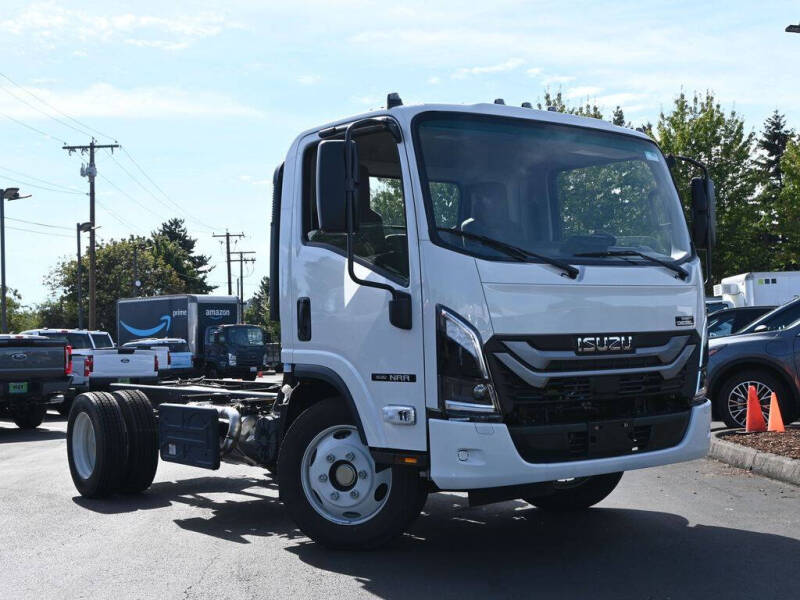 2025 Isuzu NRR
