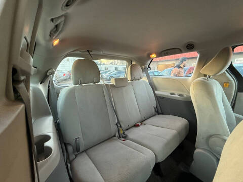 2011 Toyota Sienna Base 7-Passenger