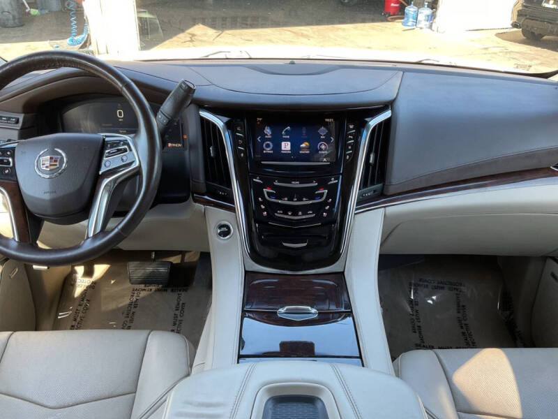 2015 Cadillac Escalade Luxury