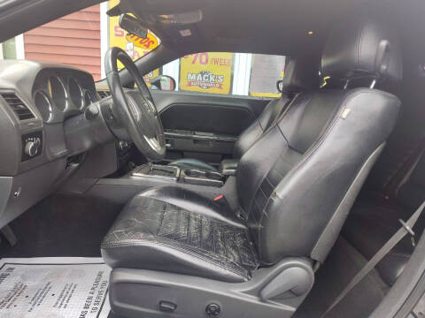 2011 Dodge Challenger SE
