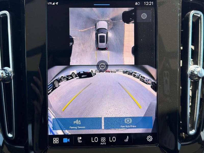 2025 Volvo XC40 B5 Plus Bright Theme