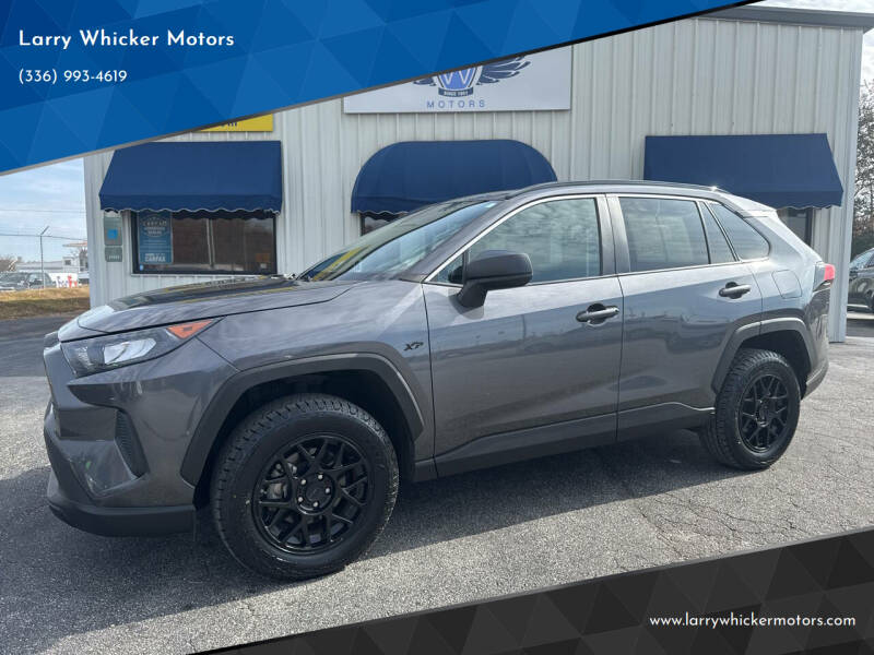 2021 Toyota RAV4 LE's photo