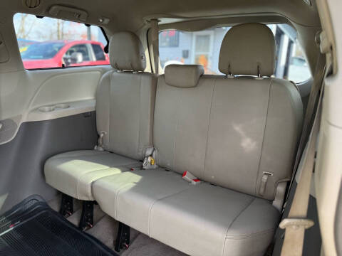 2015 Toyota Sienna XLE Premium 8-Passenger