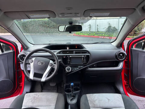 2016 Toyota Prius c Persona Special Edition