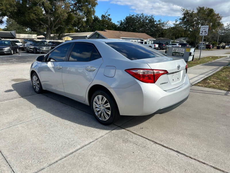 2017 Toyota Corolla LE photo 4