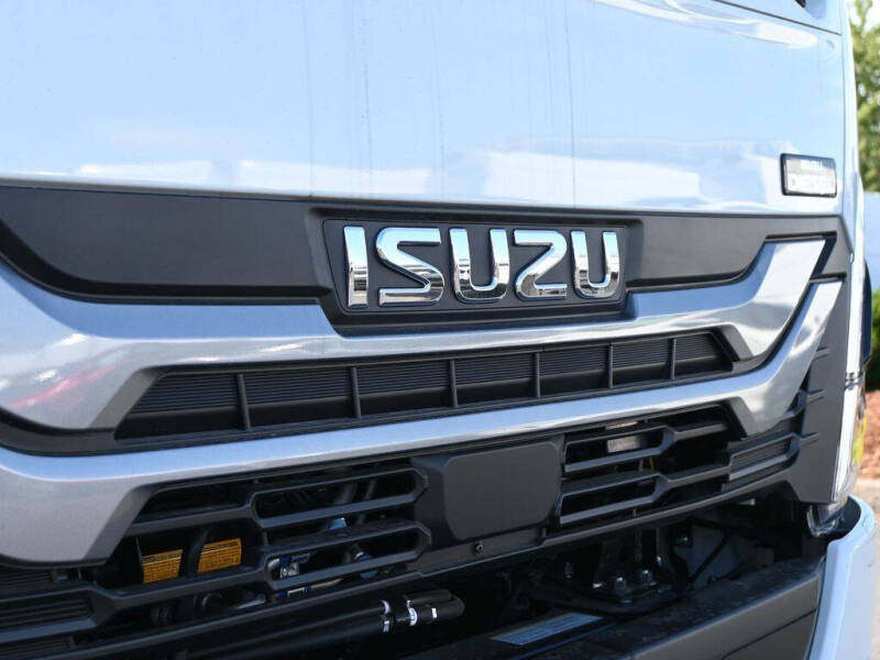2025 Isuzu NRR