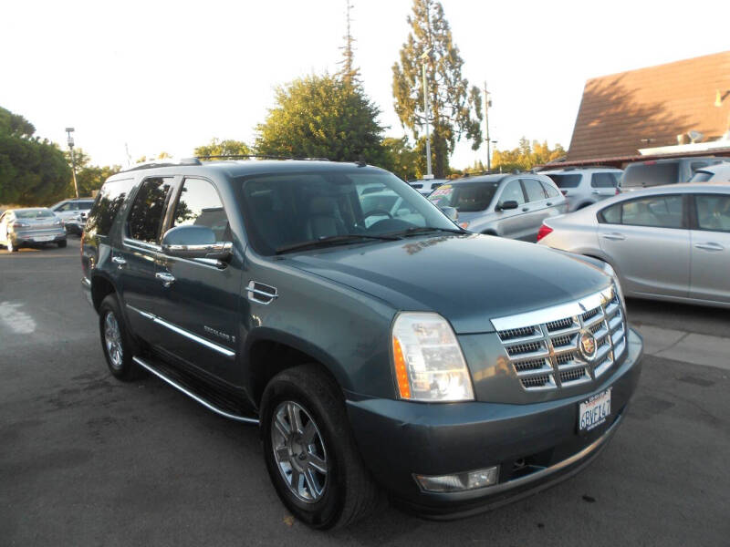 2008 Cadillac Escalade Base's photo