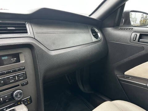 2012 Ford Mustang V6