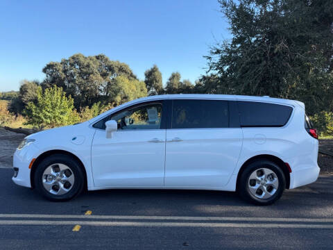 2017 Chrysler Pacifica Hybrid Touring Plus