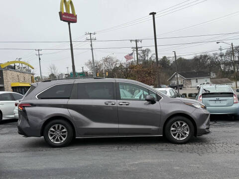 2021 Toyota Sienna XLE 8-Passenger