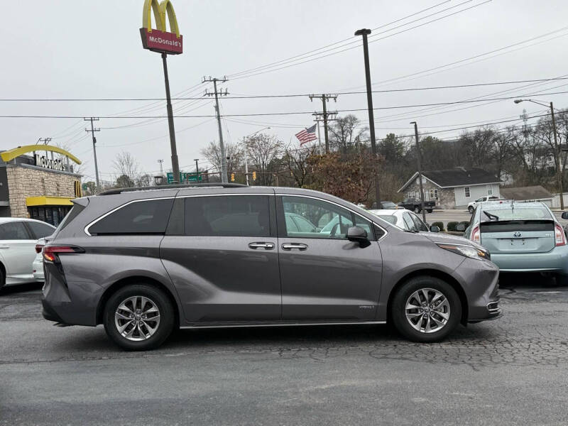2021 Toyota Sienna XLE 8-Passenger