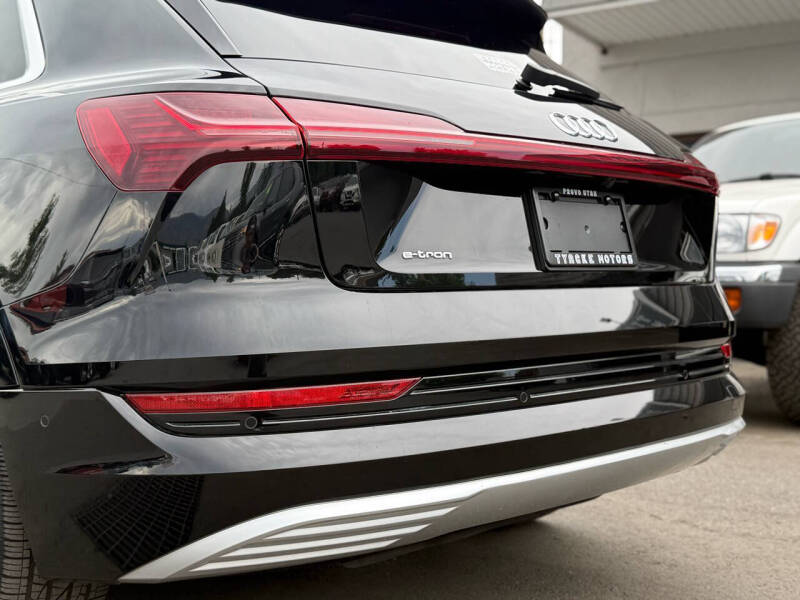 2019 Audi e-tron quattro Premium Plus