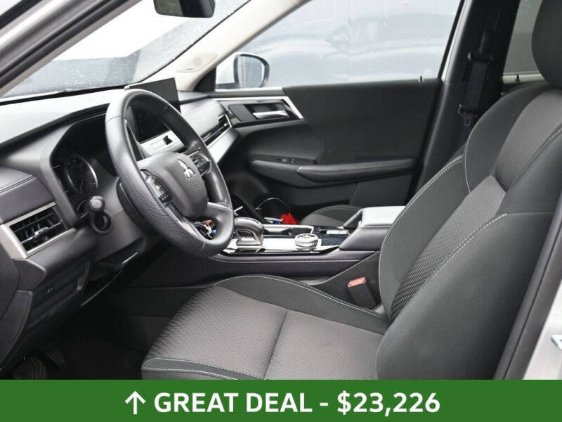 2025 Mitsubishi Outlander ES