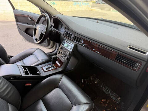 2008 Volvo V70 3.2