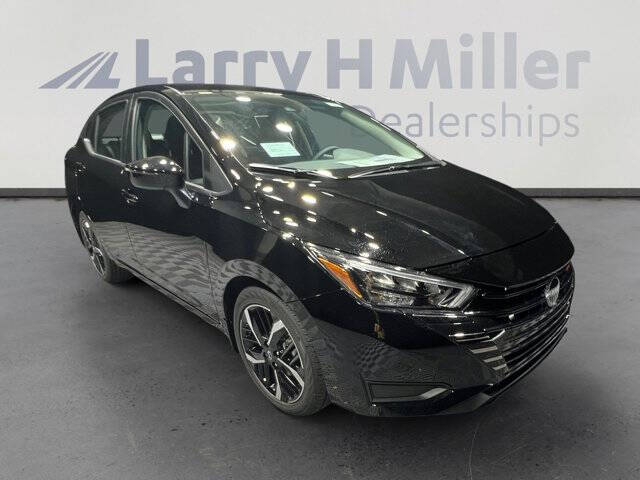 2025 Nissan Versa SR