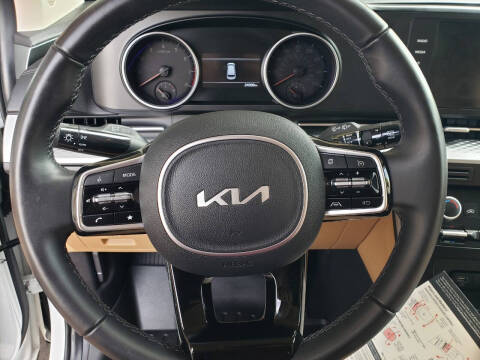 2023 Kia Carnival LX