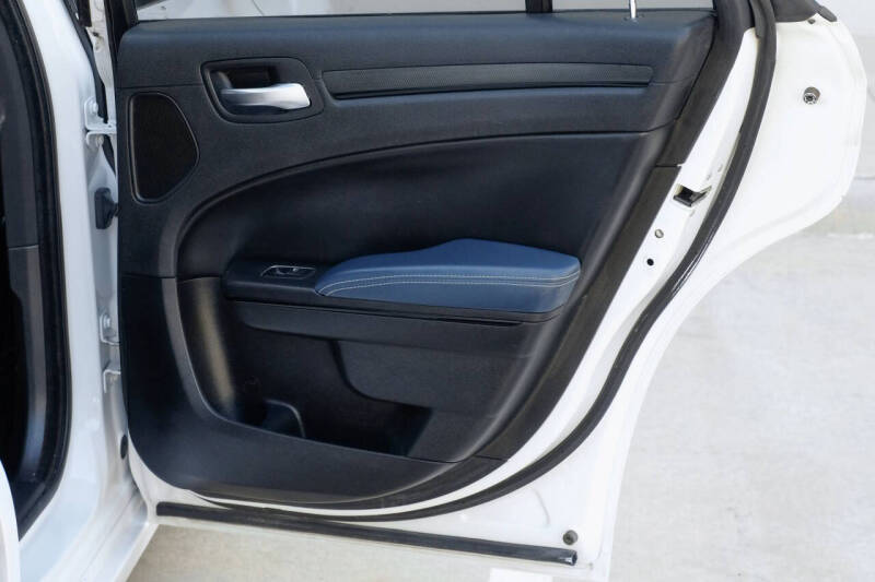 2016 Chrysler 300