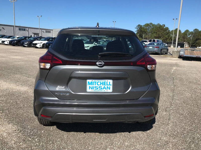 2025 Nissan Kicks Play S