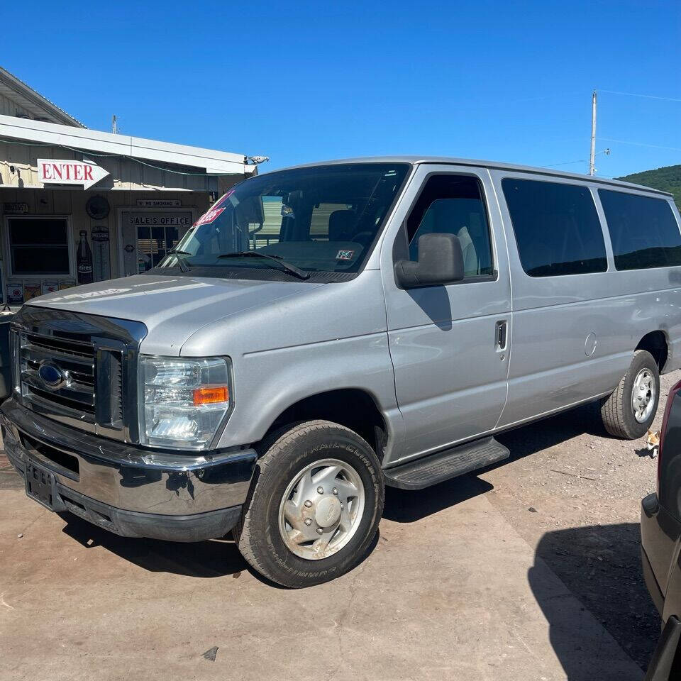 Silver 2010 Ford E-Series E-350 SD XLT E-350 SD XLT 3dr Passenger Van 1
