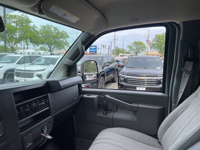 2025 Chevrolet Express 2500