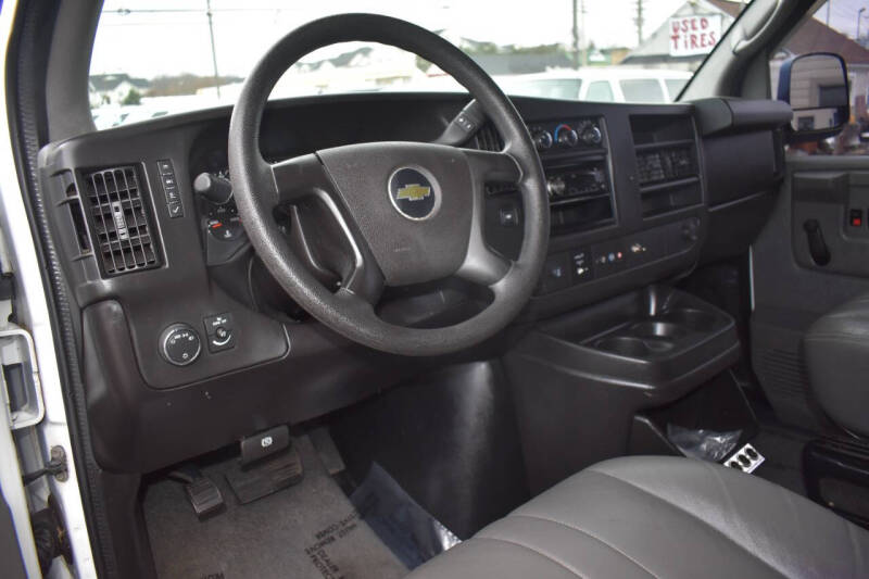 2013 Chevrolet Express Cargo Work Van photo 16