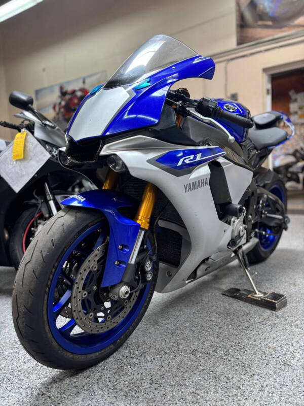2015 Yamaha YZF-R1