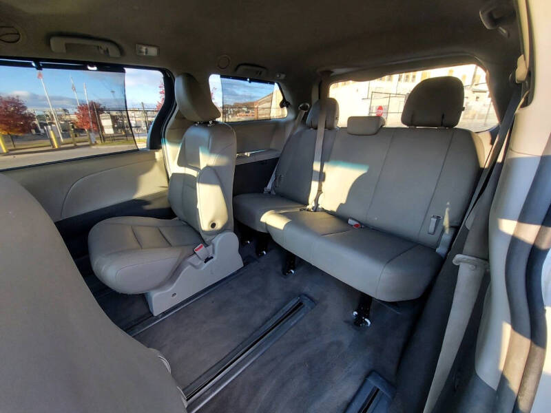 2015 Toyota Sienna XLE Premium 7-Passenger