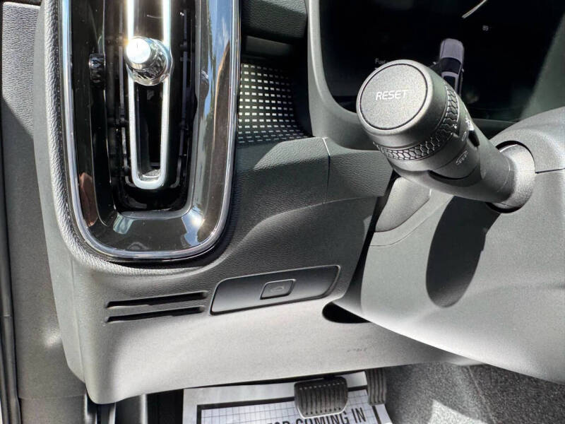 2025 Volvo XC40 B5 Plus Dark Theme