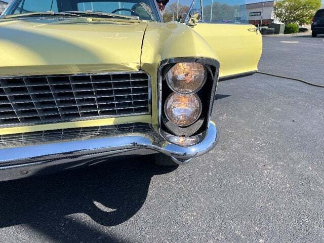 1965 Buick Riviera 3