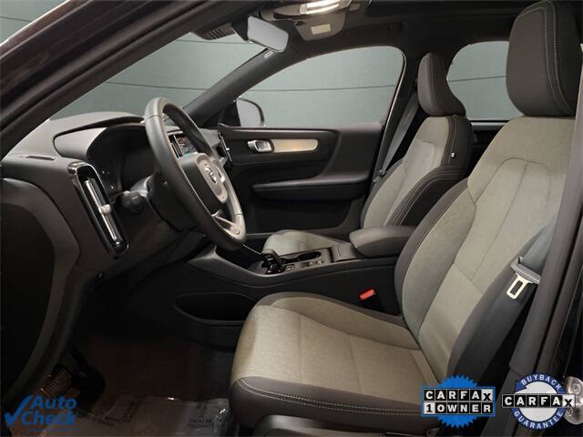 2025 Volvo XC40 B5 Core Bright Theme