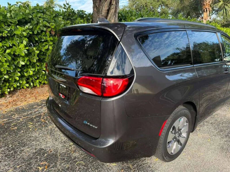 2018 Chrysler Pacifica Hybrid Limited
