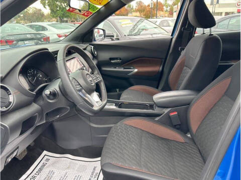 2023 Nissan Kicks SR