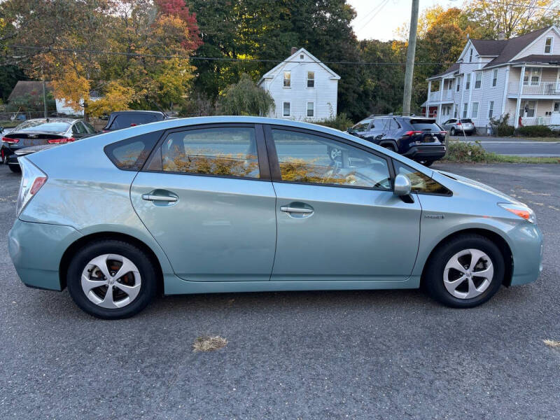 2014 Toyota Prius Three photo 6